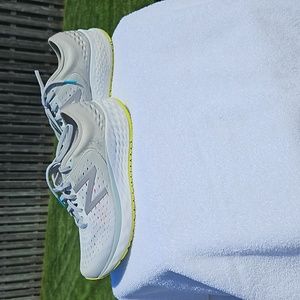 New Balance Fresh Foam Size 9